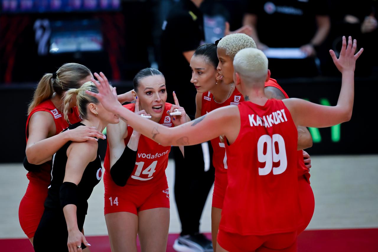 Türkiye beats US to reach first Women’s Volleyball World Championship semifinal