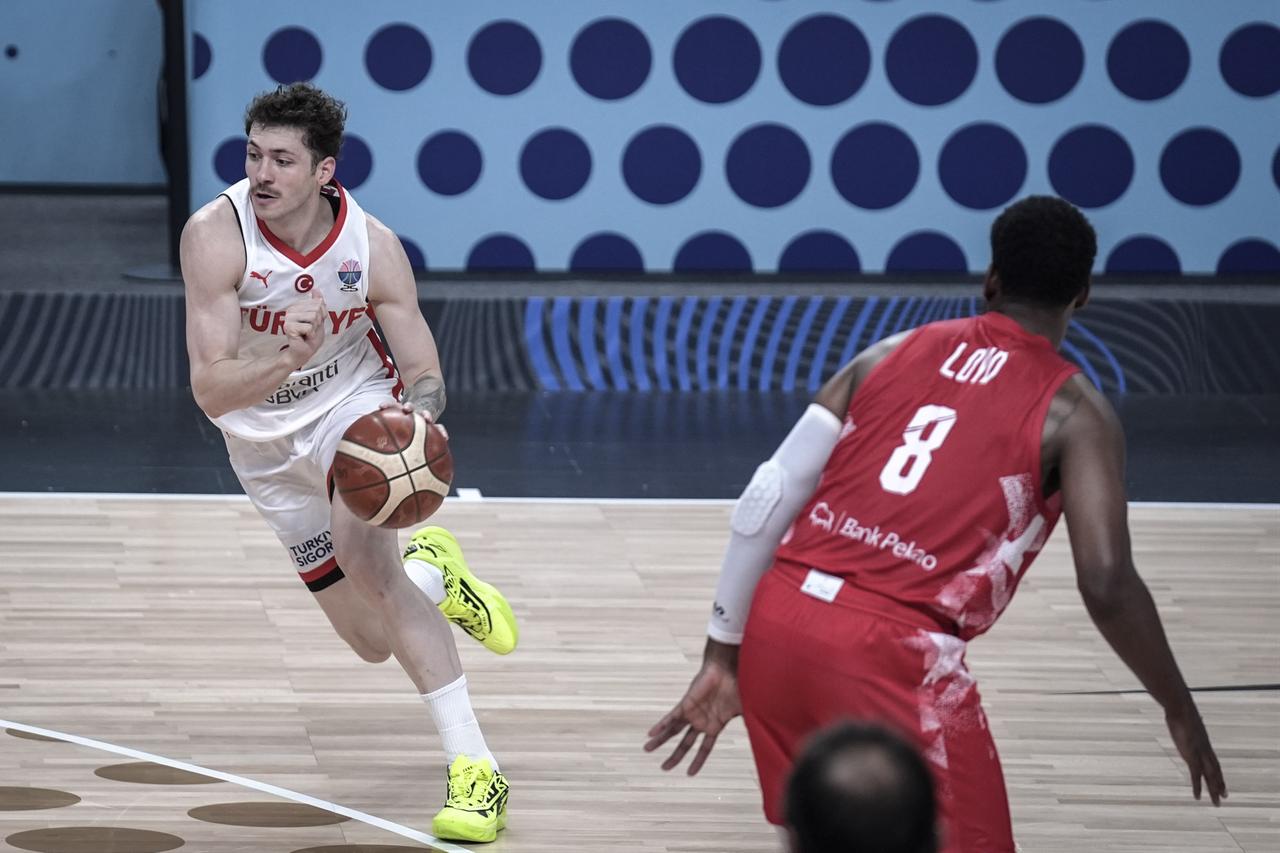 Sehmus Hazer (L) of Türkiye in action against Jordan Loyd (8) of Poland during the FIBA EuroBasket 2025 quarterfinal match between Türkiye and Poland at Arena Riga in Riga, Latvia, on Sep. 9, 2025. (AA Photo)