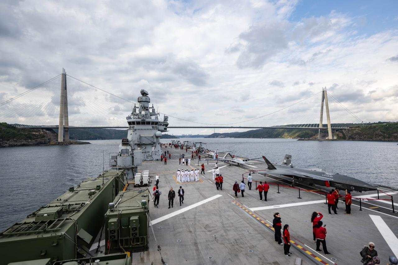 Türkiye’s largest warship, the amphibious assault ship TCG Anadolu, sails through the Istanbul Strait and heads toward the Black Sea in Istanbul, Türkiye on August 24, 2025. (AA Photo)