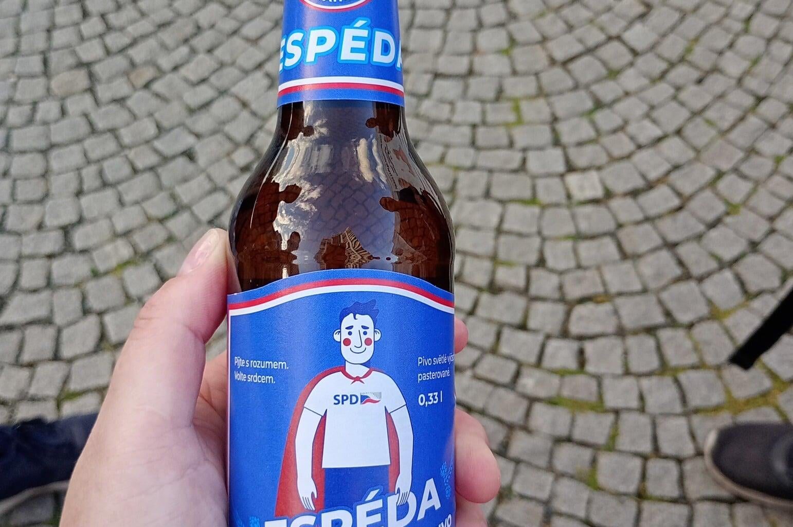 Cejtim, jak na me jde sracka jen z toho, jak na to koukam