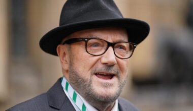 George Galloway detained at LGW on way home from...Moscow 🤔