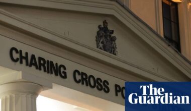 Met investigates racist graffiti found in staff area at its own police station