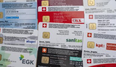 Face à la hausse des primes maladie, les modèles alternatifs permettent des économies - rts.ch