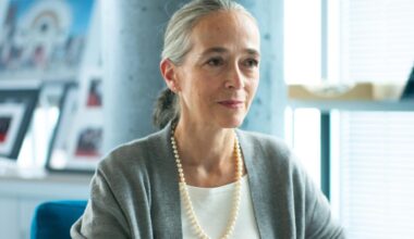 Delphine Ernotte Cunci, présidente de France Télévisions : « La galaxie médiatique de Vincent Bolloré veut la peau de l’audiovisuel public »