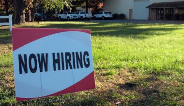 Oregon breaks streak of job losses, adds 6,900 jobs