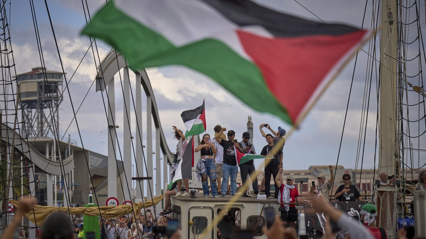 Gaza flotilla leaves Barcelona after storm delays