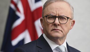 Australia will pay the Pacific islands of Nauru for resettling foreign-born criminals