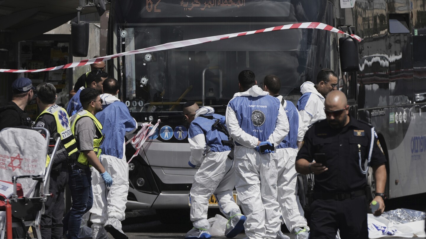 Jerusalem bus stop attack leaves 6 dead