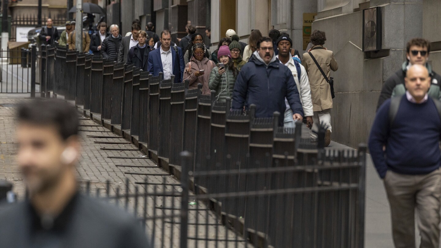 Hiring slows in US as employers navigate in growing uncertainty