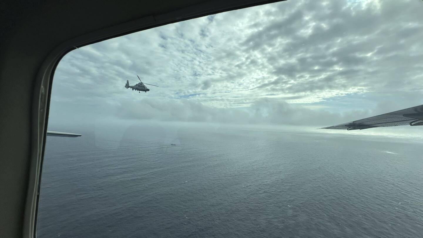 Chinese and Philippine ships collide in South China Sea dispute