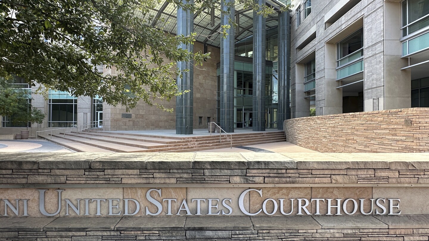Judge temporarily blocks US effort to remove some immigrant Guatemalan and Honduran children