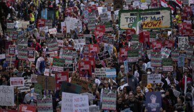 Thousands protest in Chicago against ICE and Trump's National Guard plan