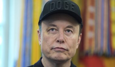 White House rehires hundreds of employees terminated by DOGE