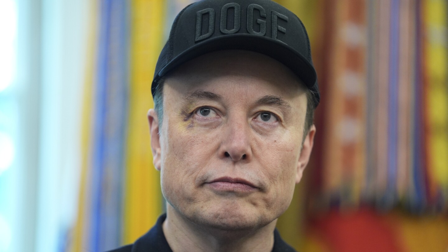 White House rehires hundreds of employees terminated by DOGE