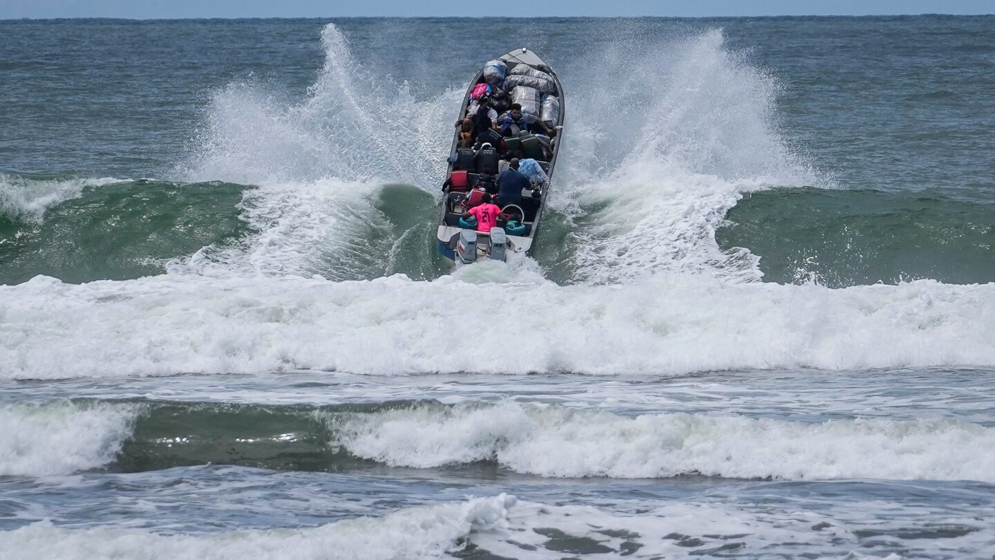 Migrants return to Venezuela, a gold mine rescue and more top photos this week from Latin America