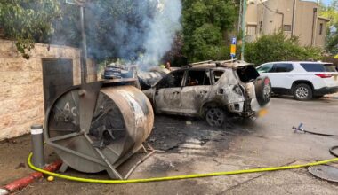 Car burns near Netanyahu’s home as activists torch dumpsters; PM: Protesters like ‘fascist militias’
