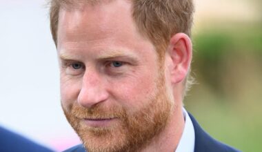 Wake up, guys! The royals are fighting [again] via the media.