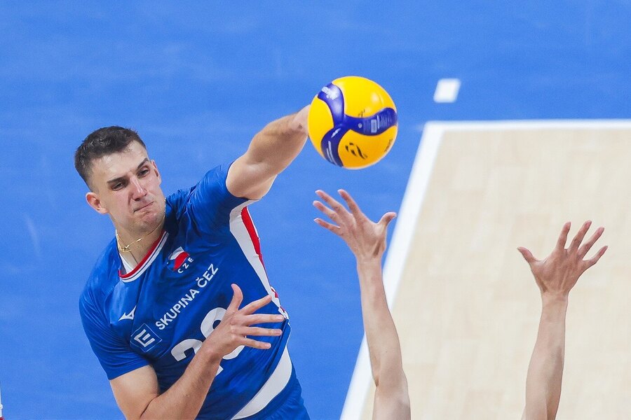 MS ve volejbale 2025, zakončení tahouna české reprezentace Patrika Indry (fotka ze zápasu Česko vs. Čína)
