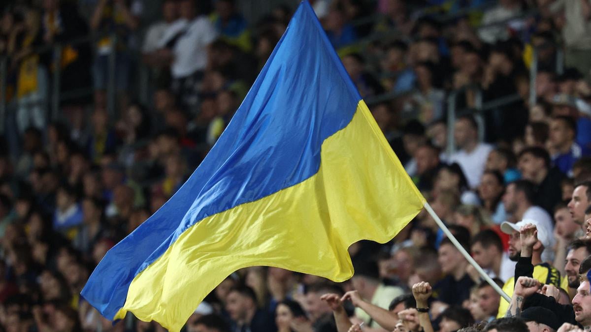 Kulturministeren vil se ukrainske flag i Parken, når Danmark møder Belarus