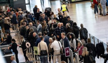 Cyberangriff Airports Deutschland — Check-in mit Papierlisten und Stift