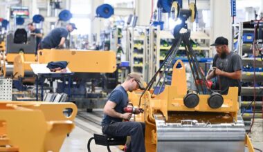 The U.S. is losing thousands of manufacturing jobs, analysis finds