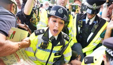 Met Police arrest nearly 900 people in London protest