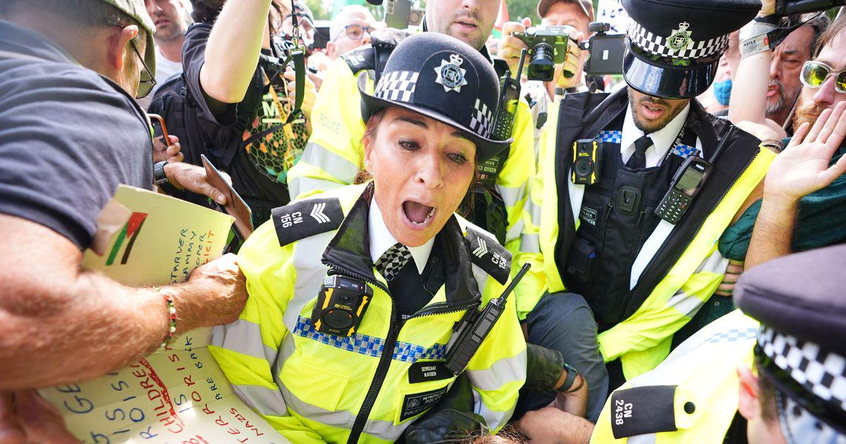 Met Police arrest nearly 900 people in London protest