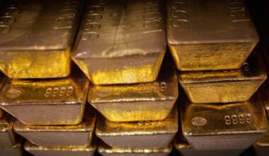 Stocks drop as dollar gains, gold eases with Fed cuts uncertain