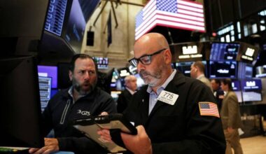 Wall Street falls as data clouds Fed rate-cut outlook