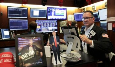 Wall Street rises as investors look past shutdown risk