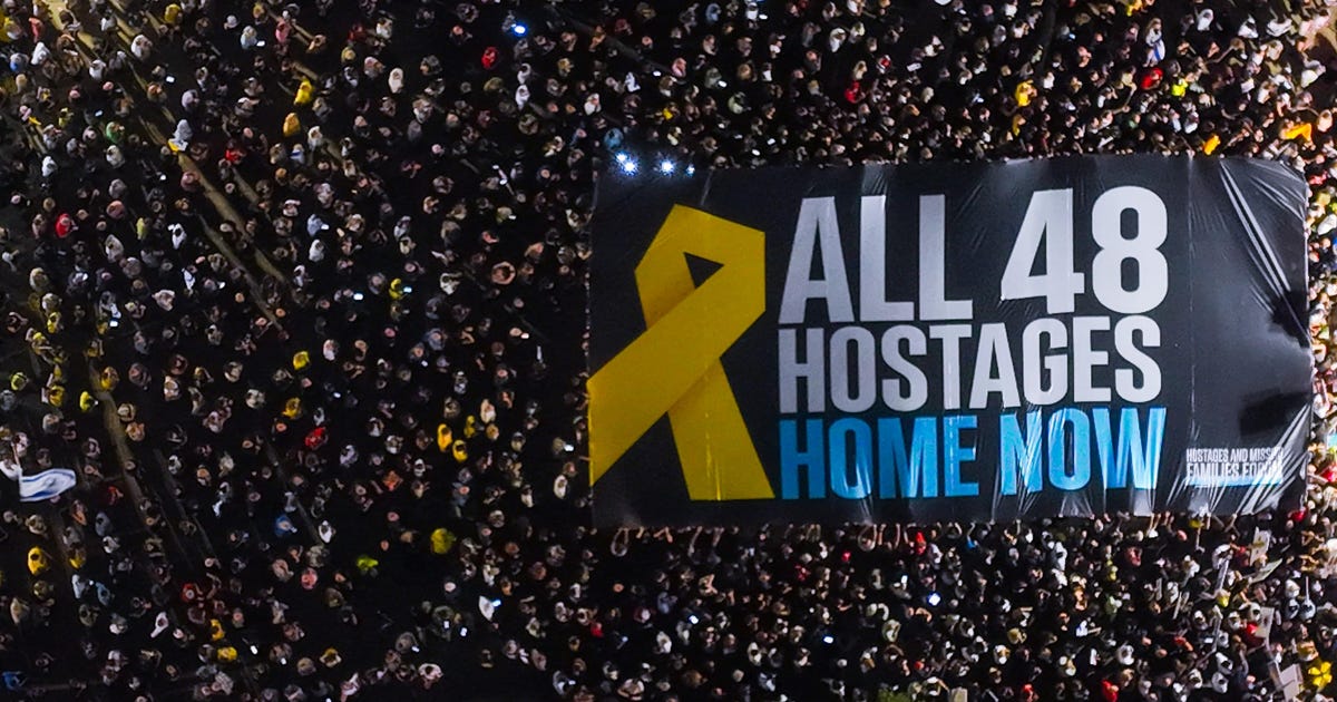 Thousands Rally in Israel Demanding Netanyahu Accept Trump's Gaza Cease-fire and Hostage Deal