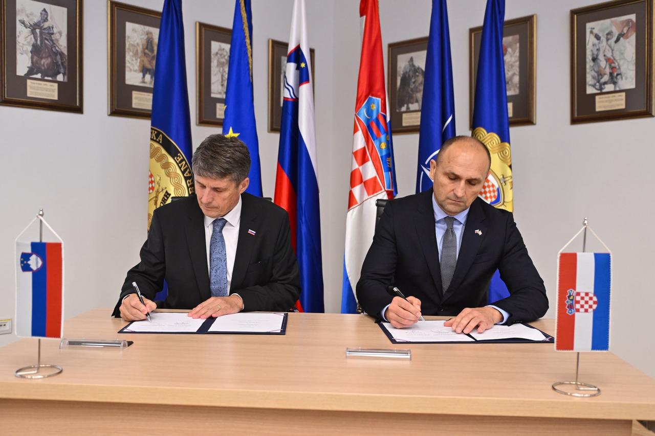 Photo shows Croatia's Defense Minister Ivan Anusic (R) and Slovenia's Defense Minister Borut Sajovic (L) signing a declaration on military cooperation in Zagreb, Croatia, on Sept. 5, 2025. (Photo via X / @ivananusic12)