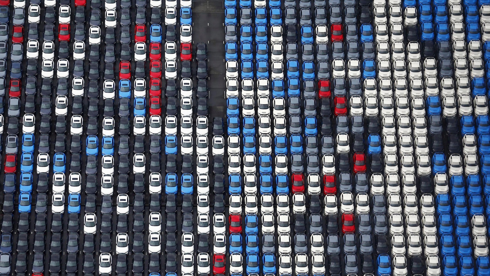 Japan's exports to the US continue to fall, hit by Trump's tariffs