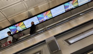 Anyone else finding the orientation of advertising on some tube lines disorientating?