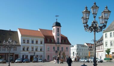 Der Marktplatz und das Rathaus (M) in Wurzen (Quelle: picture alliance)