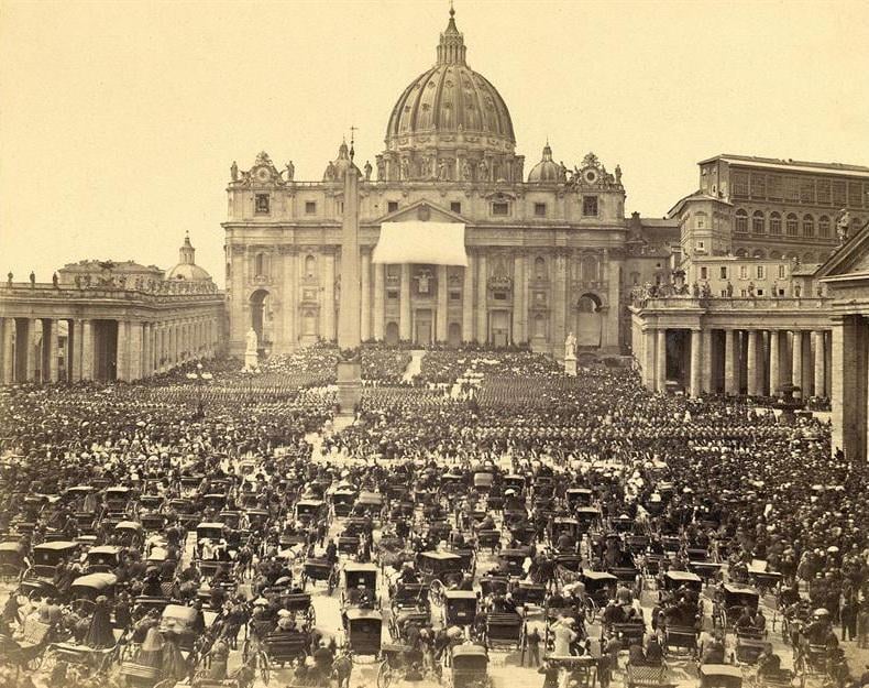 Maybe the oldest photo of an Eastern blessing from the pope at Saint Peter's Square?