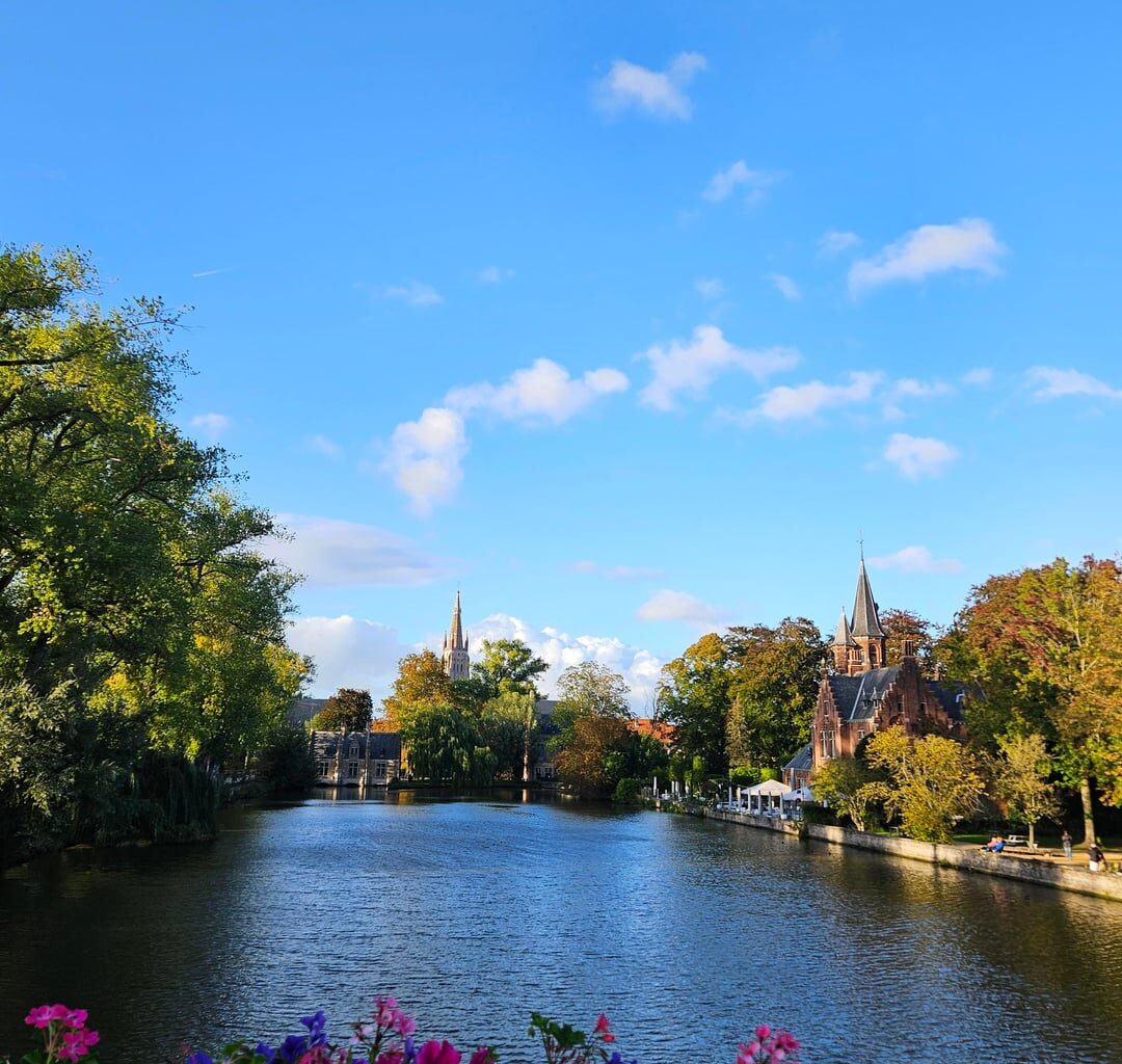 Just back from my first ever solo trip outside the UK, 4 days in Bruges & Brussels and had the best time! Beautiful architecture, great people & an incredible experience!