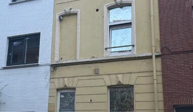 Why do so many houses have the upper left window sealed?