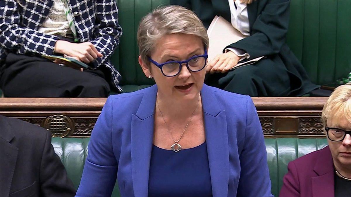 Applications by asylum seekers to bring relatives to the UK suspended by Cooper