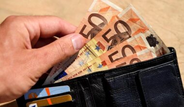 Vlaamse regering geeft 20 miljoen euro minder aan Brussel — De Vrije Universiteit Brussel (VUB), Erasmushogeschool Brussel (EHB) en Hogeschool Odisee verliezen samen 18 miljoen euro.
