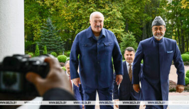 Leaders of Belarus, Oman continue talks in informal setting