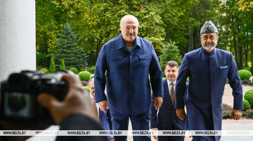 Leaders of Belarus, Oman continue talks in informal setting