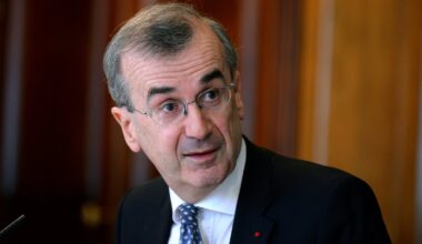 France's political uncertainty hitting confidence, growth