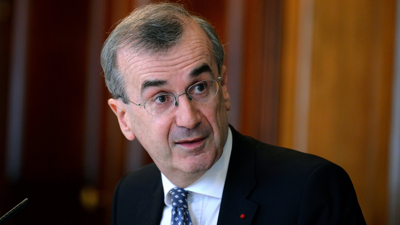 France's political uncertainty hitting confidence, growth