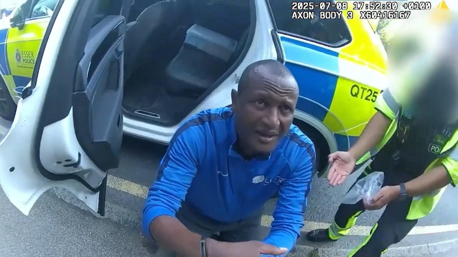 UK manhunt for asylum seeker released by mistake