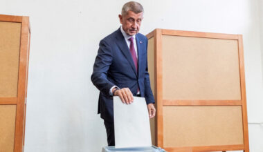 Czech Ex-PM Who Wants to Halt Ukraine Aid Set to Win Vote