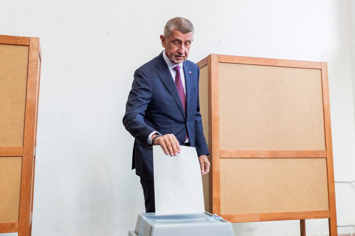 Czech Ex-PM Who Wants to Halt Ukraine Aid Set to Win Vote