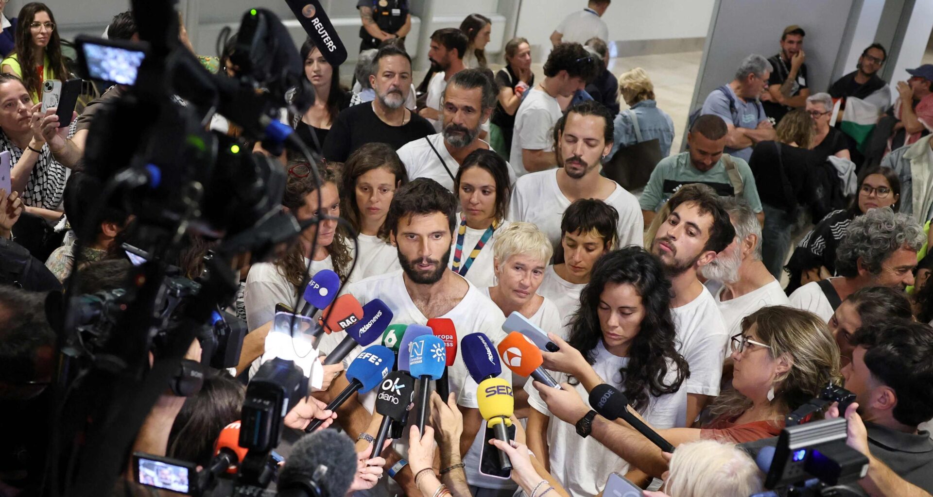 Llegan a Madrid 21 de los 49 españoles de la Flotilla