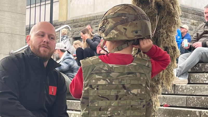 Rifles infanteers swap the heat of Cyprus for the warmth of a welcome home