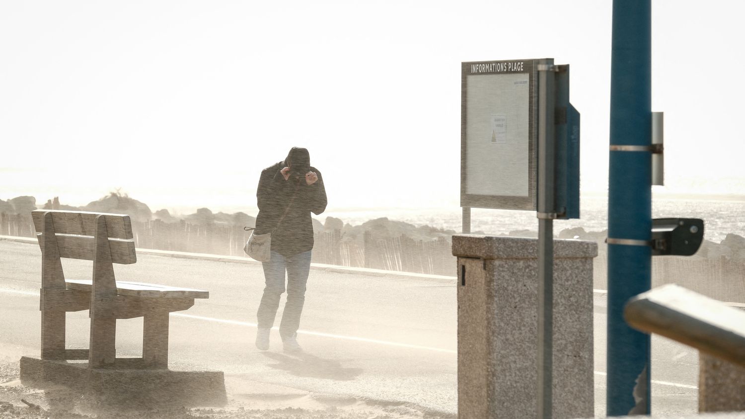 5 blessés légers, et 140 000 foyers privés d'électricité